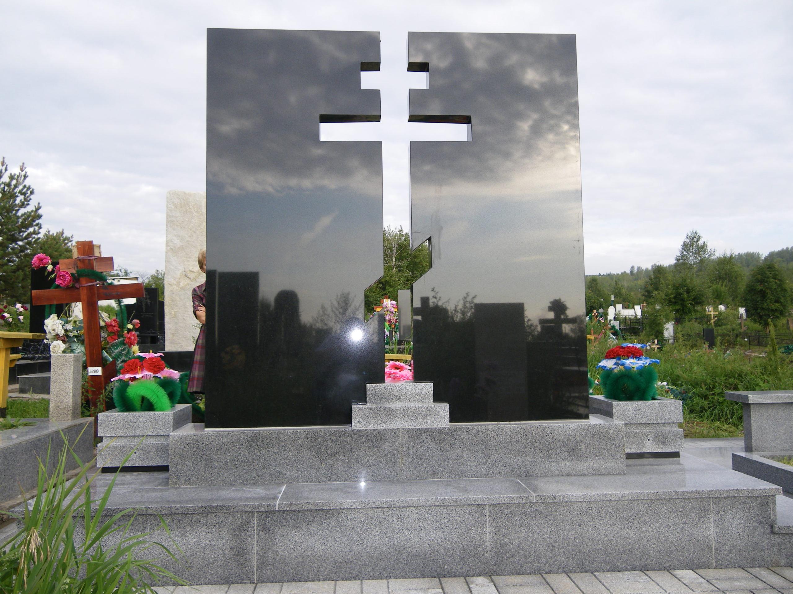 Мемориал на кладбище Бадалык в Красноярке